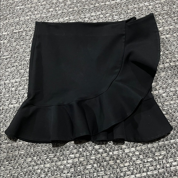 Zara Woman | Black Ruffle Mini Skirt - Picture 1 of 9